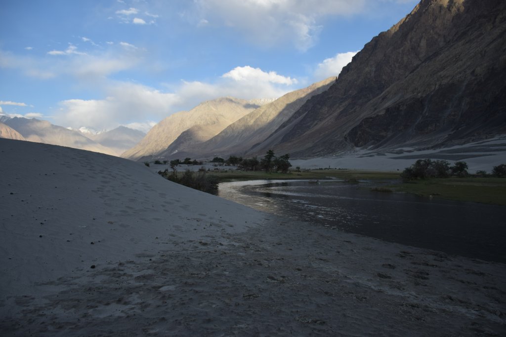 Hunder Sand Dunes in afternoon