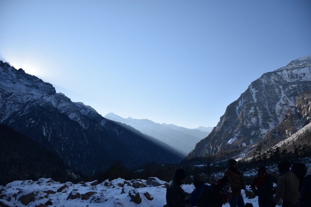 The snow clad roads to Yumthang Valley