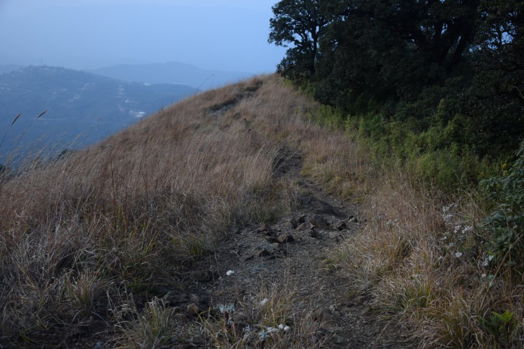 The trail to foothills of Shirui Kashong