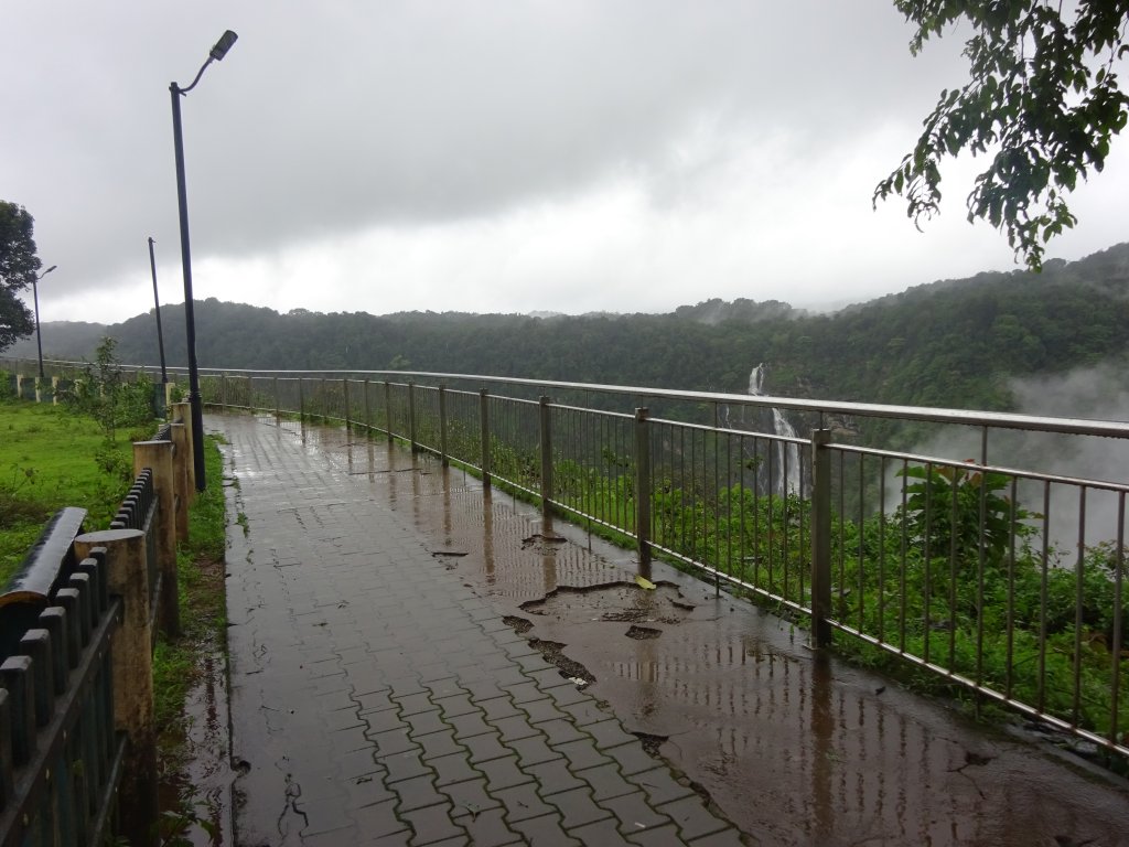 Stroll to Jog Falls