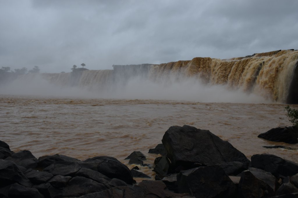 How close can I get to Chitrakote falls in rains